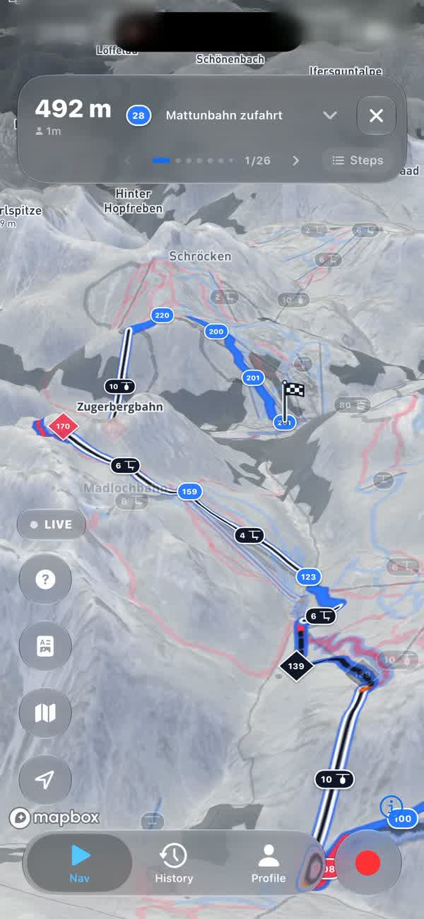 Turn-by-turn guidance on the map: 492 m to the Mattunbahn, step 1 of 26, with the route drawn across the pistes.